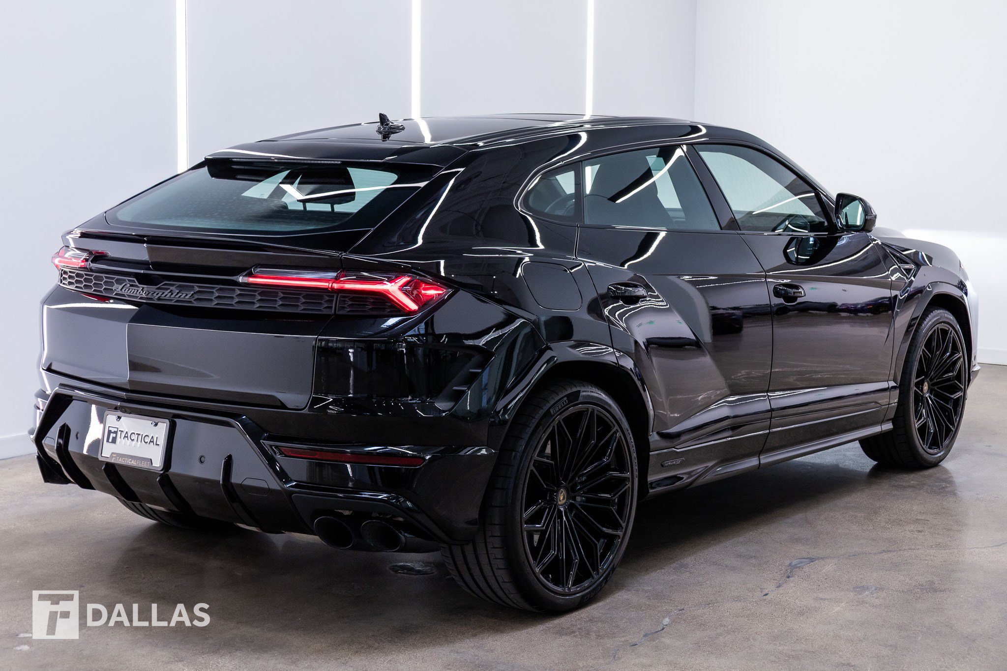 Used 2026 Lamborghini Urus SE AWD/4WD image 14