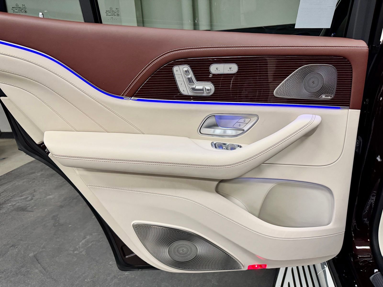 Used 2023 Mercedes-Benz Maybach GLS 600 4MATIC image 39
