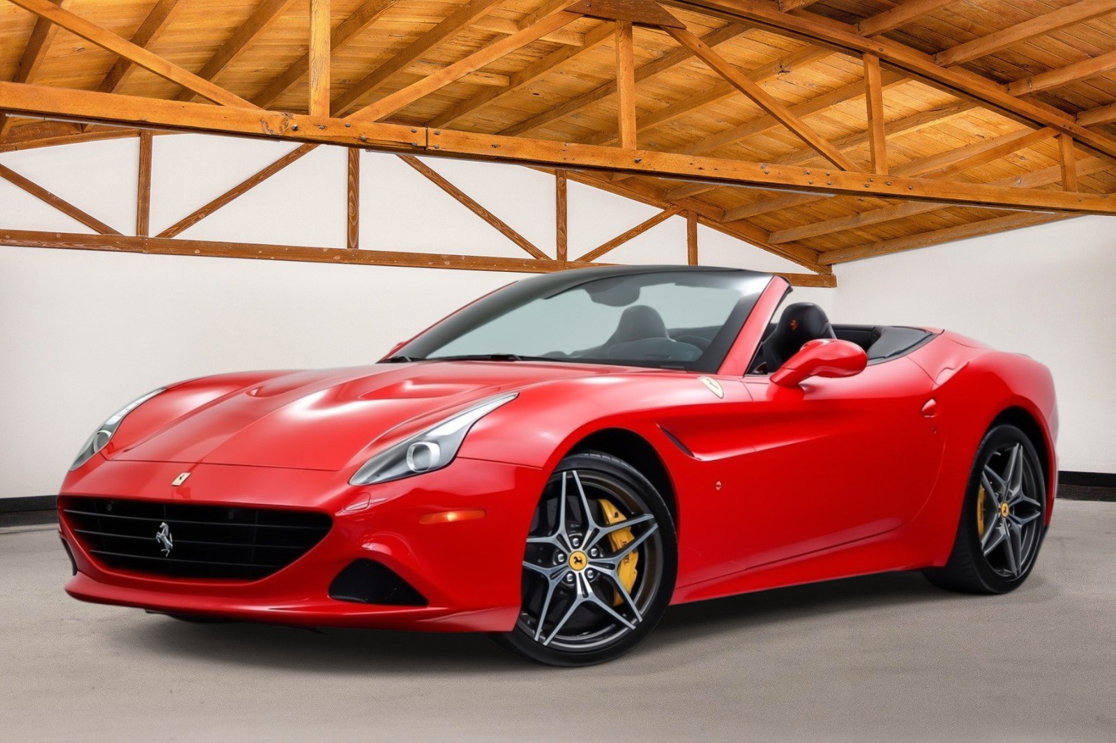 Used 2016 Ferrari California T RWD image 8