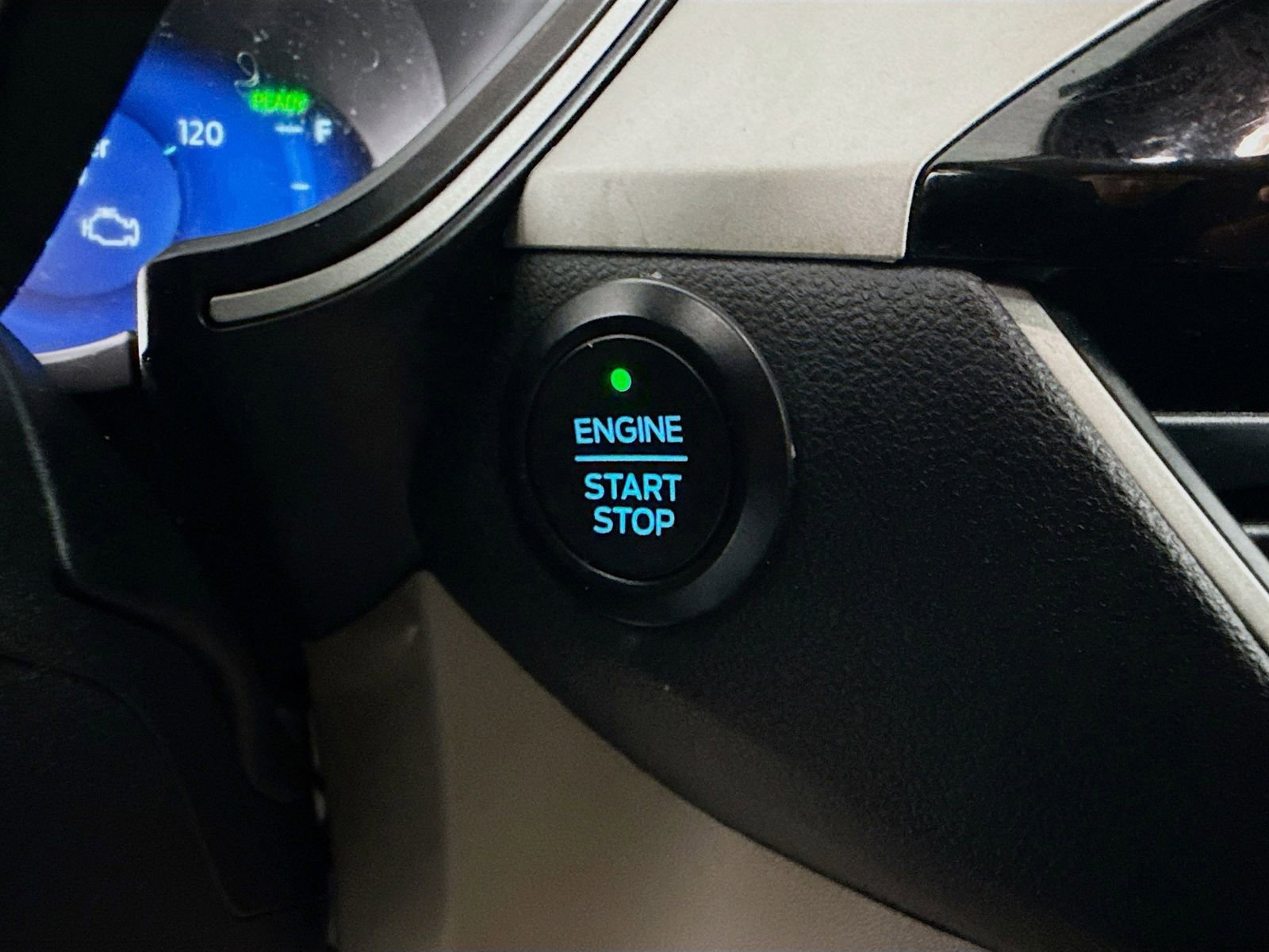 Used 2021 Ford Escape SEL w/ Technology Package AWD/4WD image 17