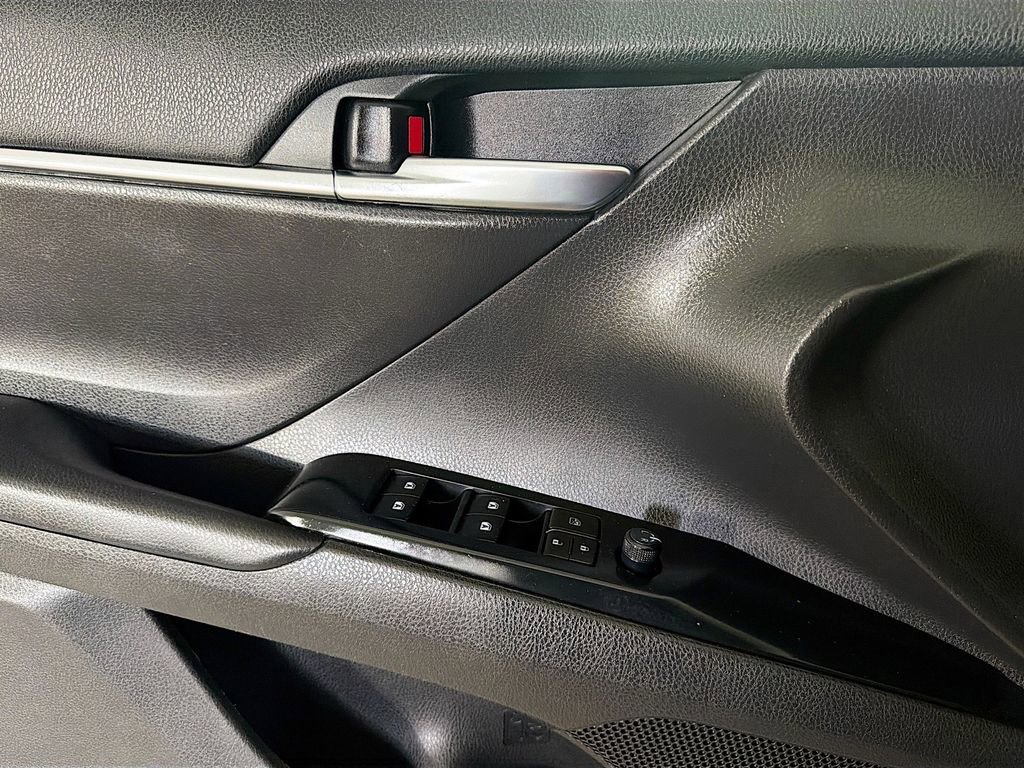 Used 2020 Toyota Camry LE FWD image 19