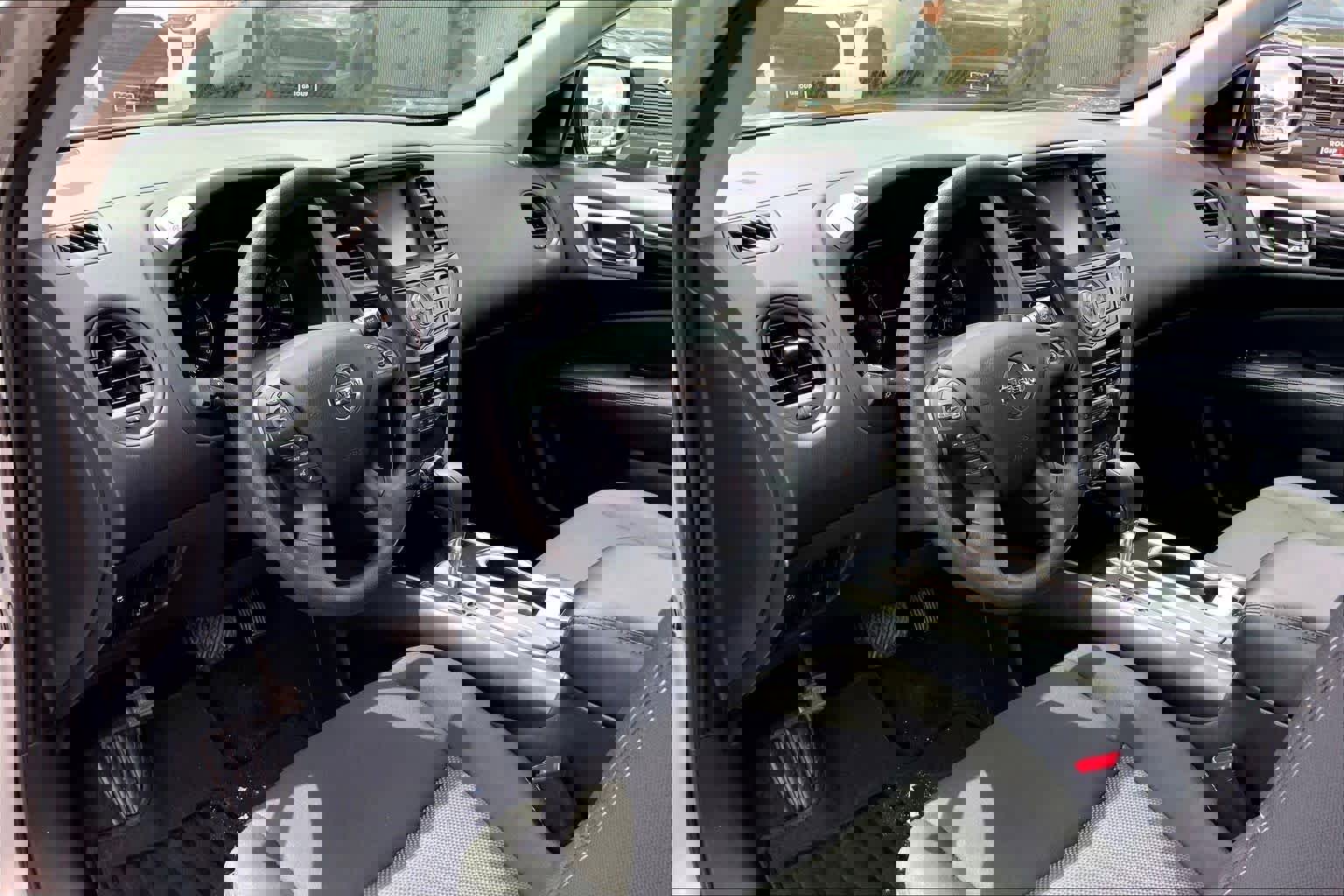 Used 2020 Nissan Pathfinder S image 15