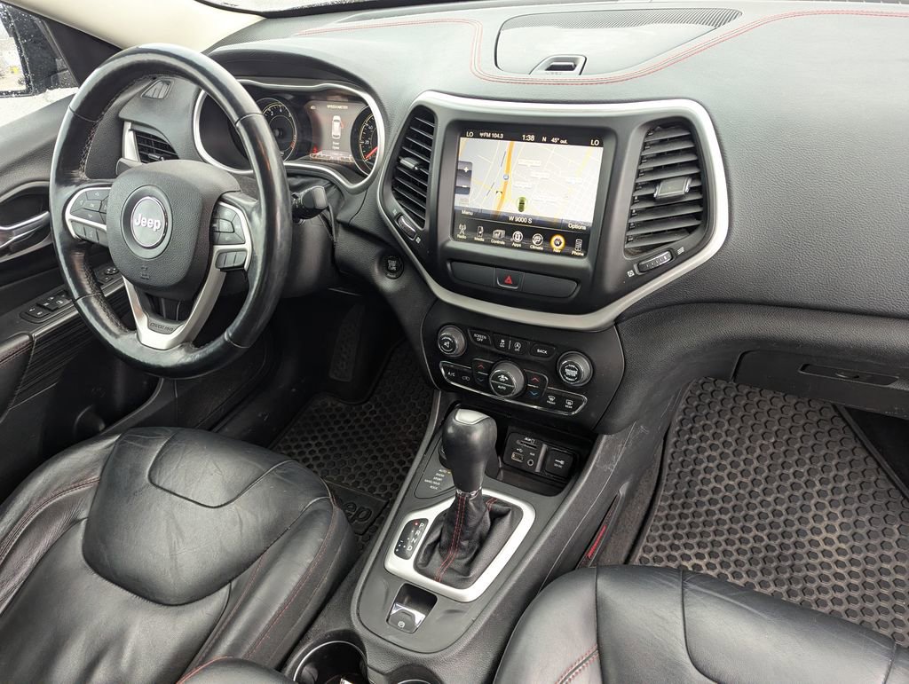 Used 2015 Jeep Cherokee Trailhawk w/ Comfort/Convenience Group AWD/4WD image 35
