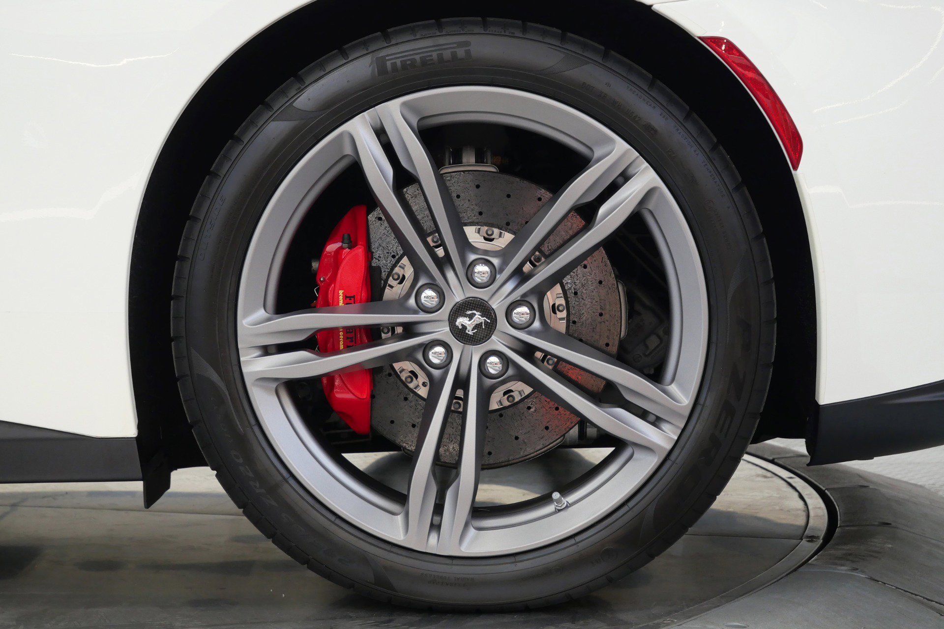 Used 2017 Ferrari GTC4Lusso AWD/4WD image 11