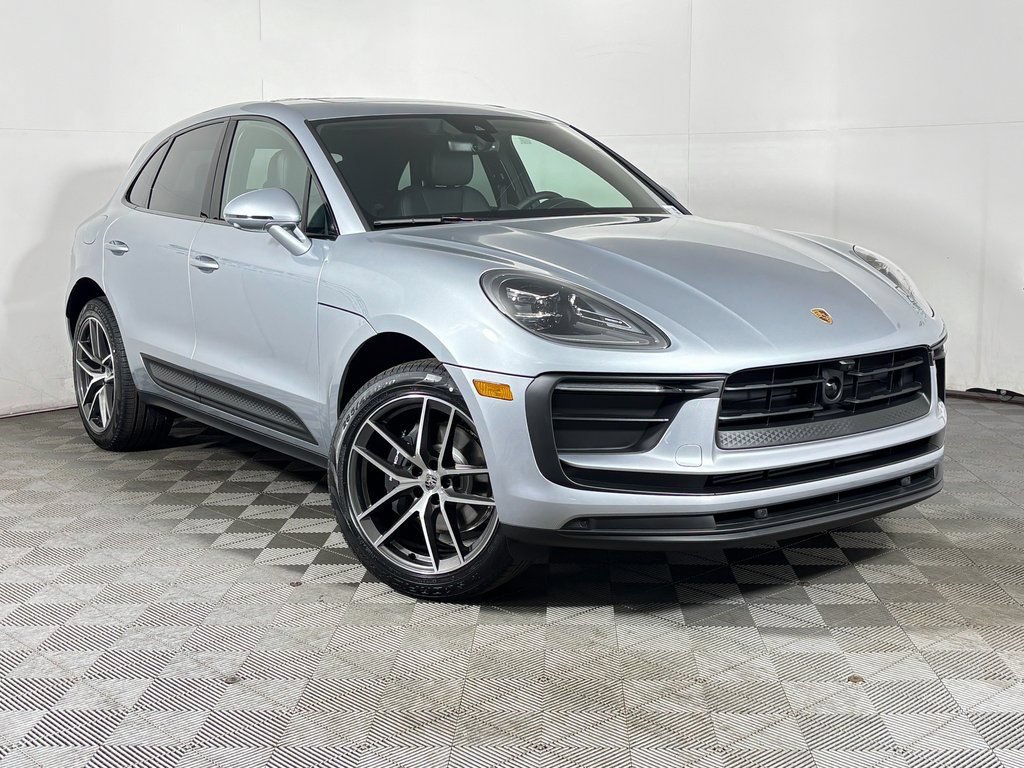 Certified 2026 Porsche Macan AWD/4WD image 9