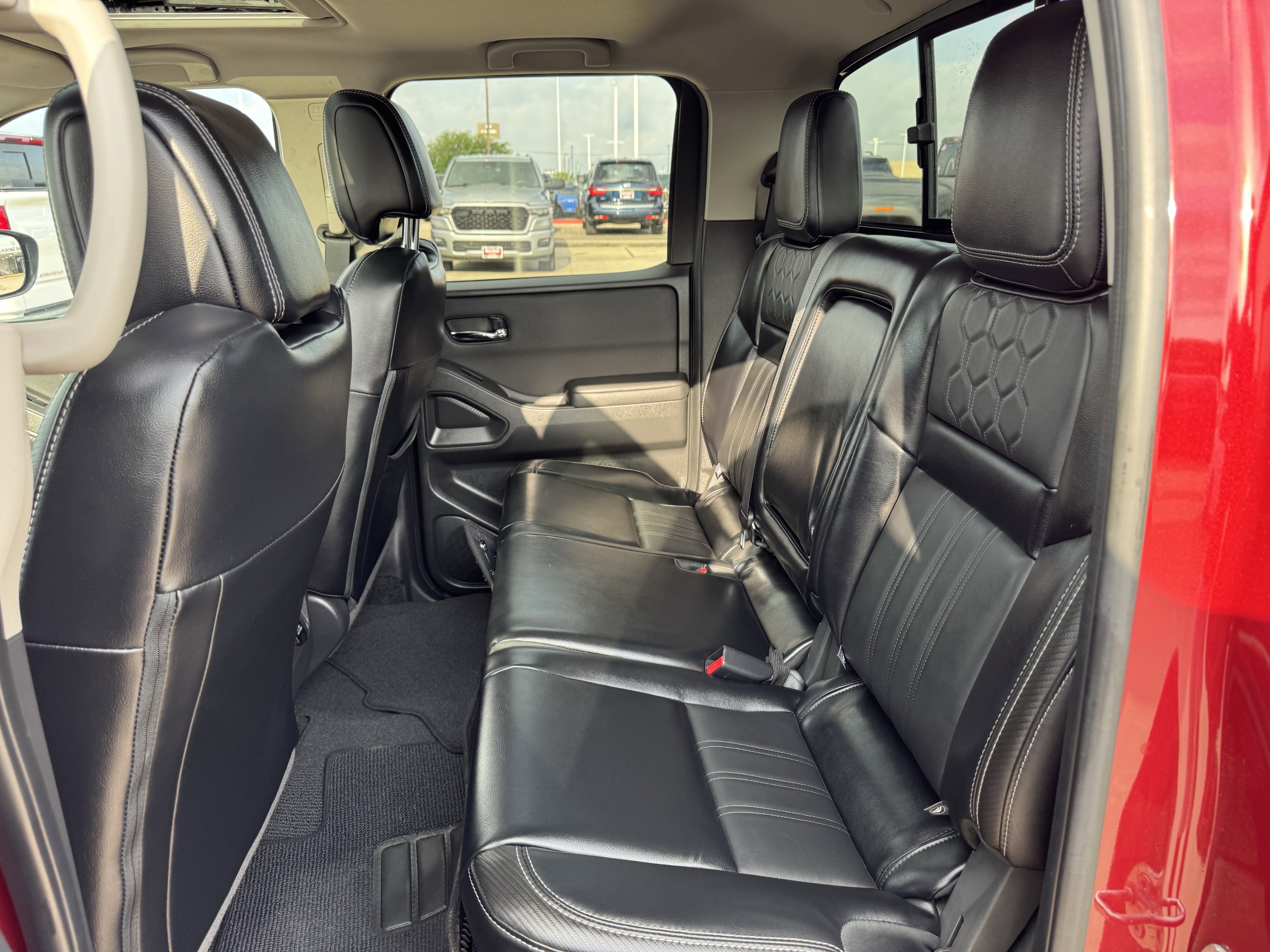 Used 2024 Nissan Frontier SL RWD image 30