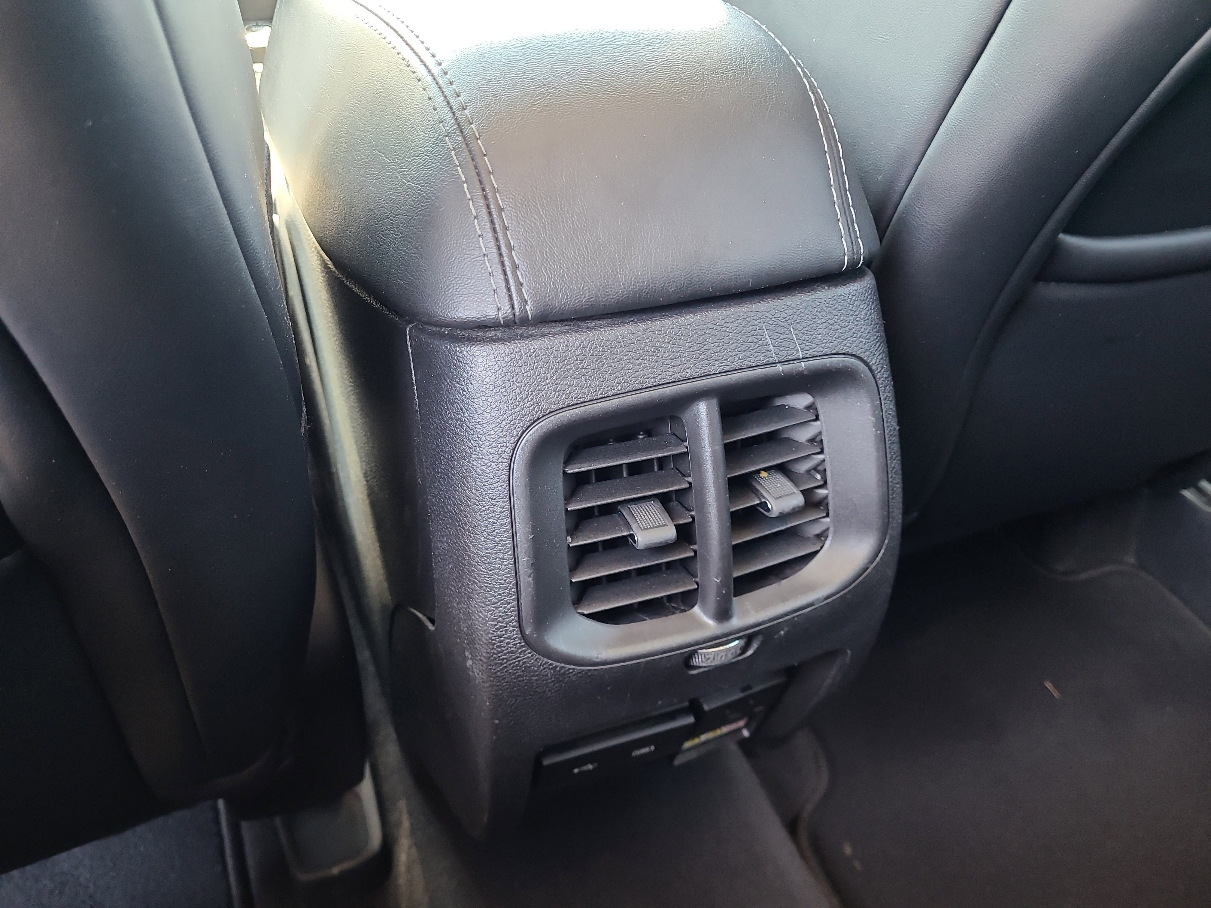 Used 2020 Jeep Cherokee Limited AWD/4WD image 13