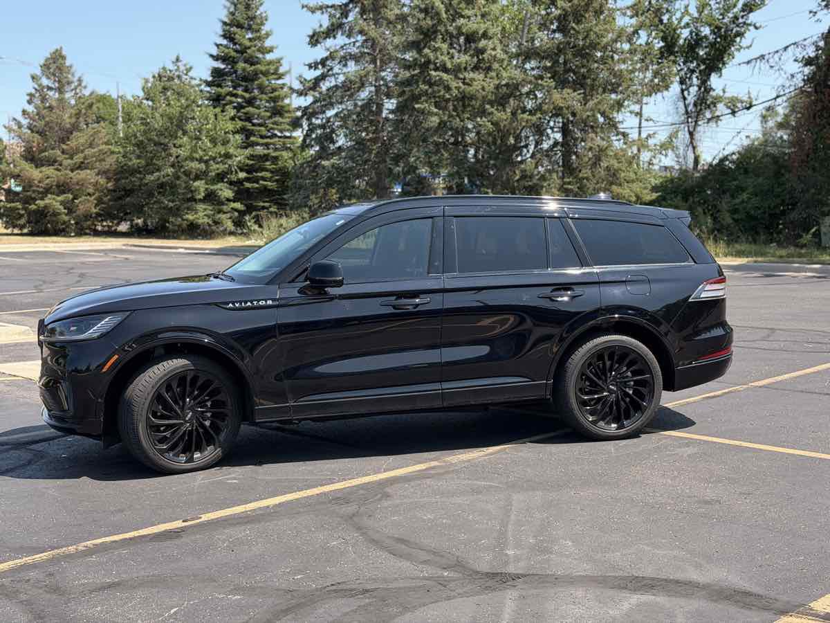Used 2026 Lincoln Aviator Reserve AWD/4WD image 9