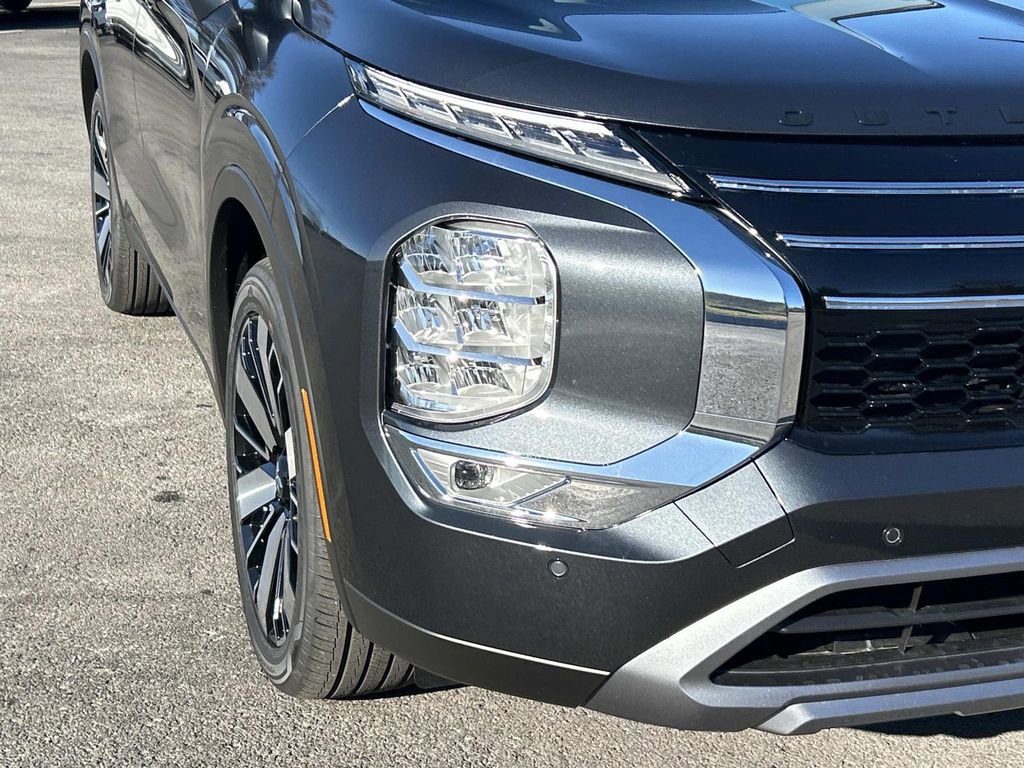 New 2025 Mitsubishi Outlander SE image 9