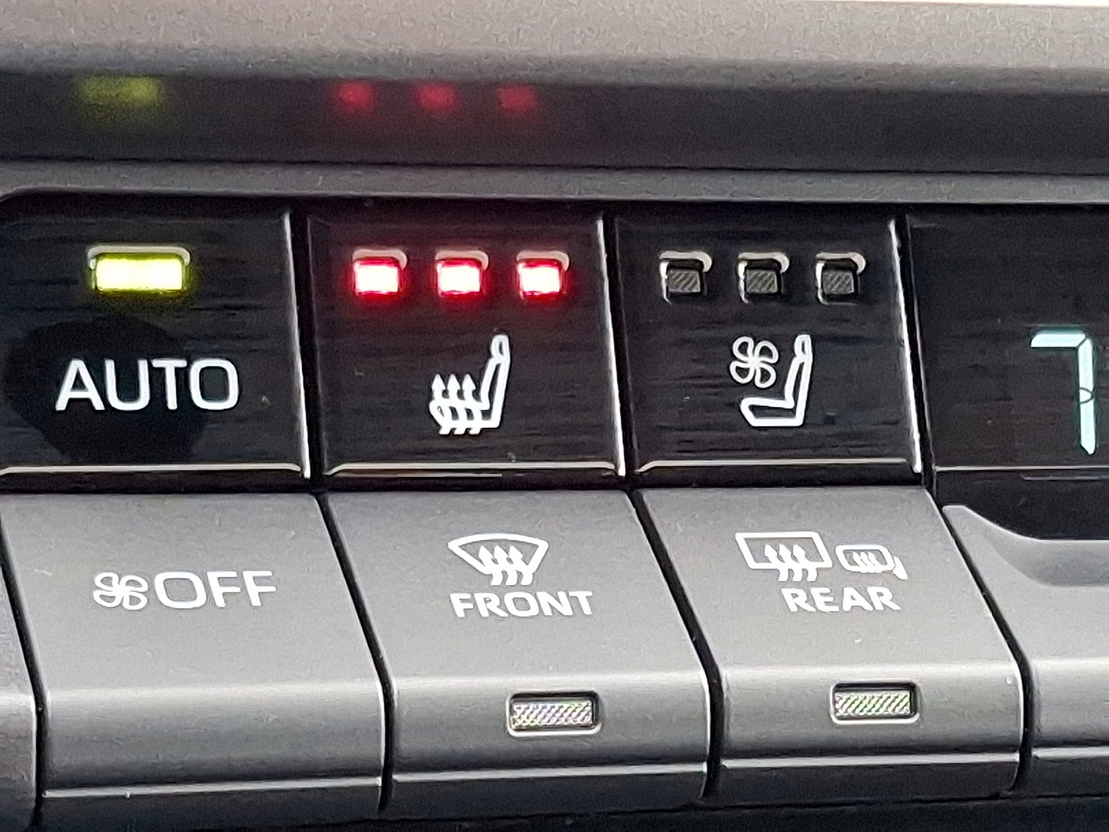 Used 2025 Toyota Camry XLE w/ Premium Plus Package image 24