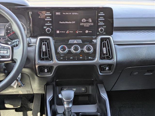 Used 2023 Kia Sorento LX image 16