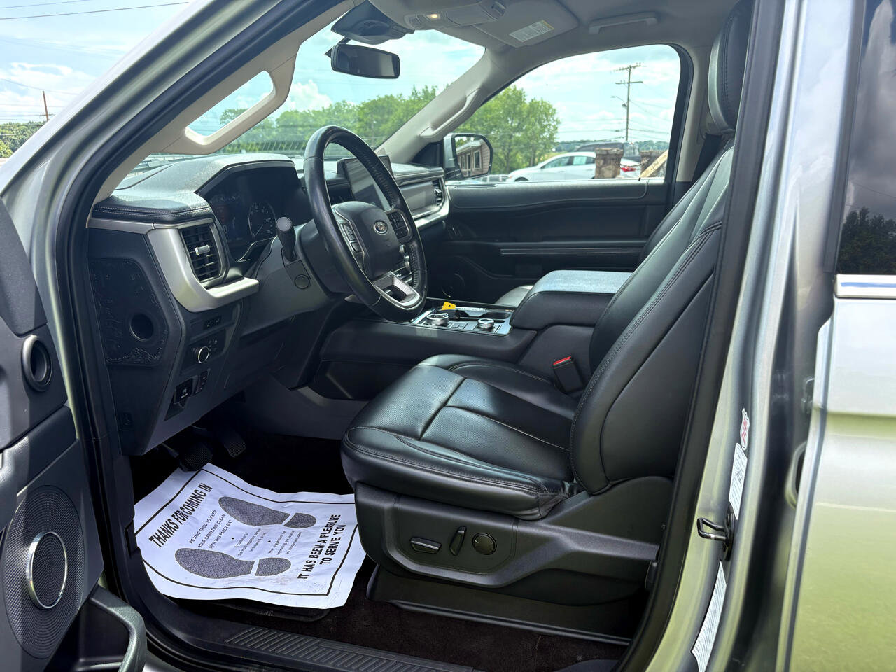 Used 2023 Ford Expedition Max XLT image 8