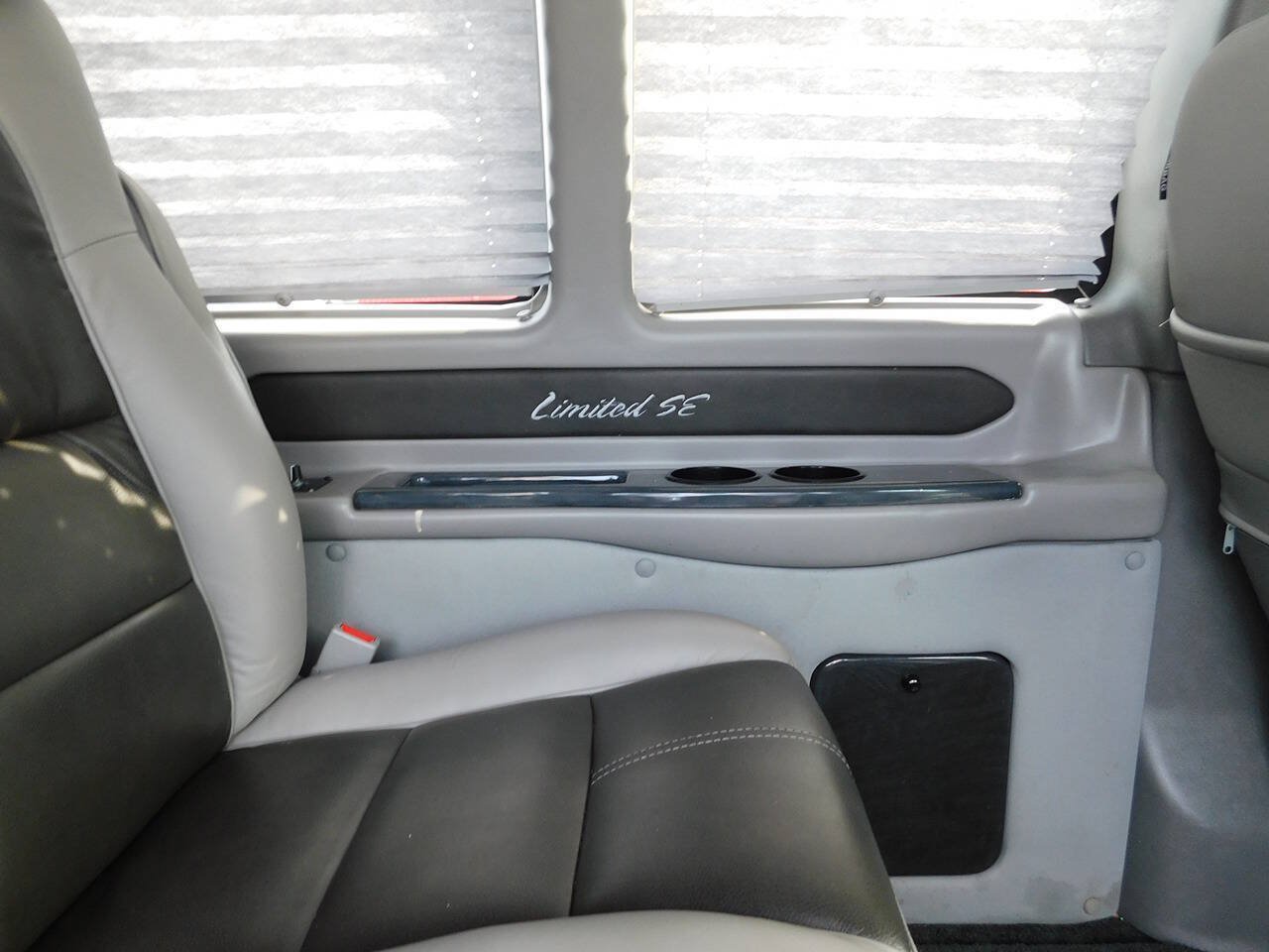 Used 2018 Chevrolet Express 2500 w/ Enhanced Convenience Package RWD image 28
