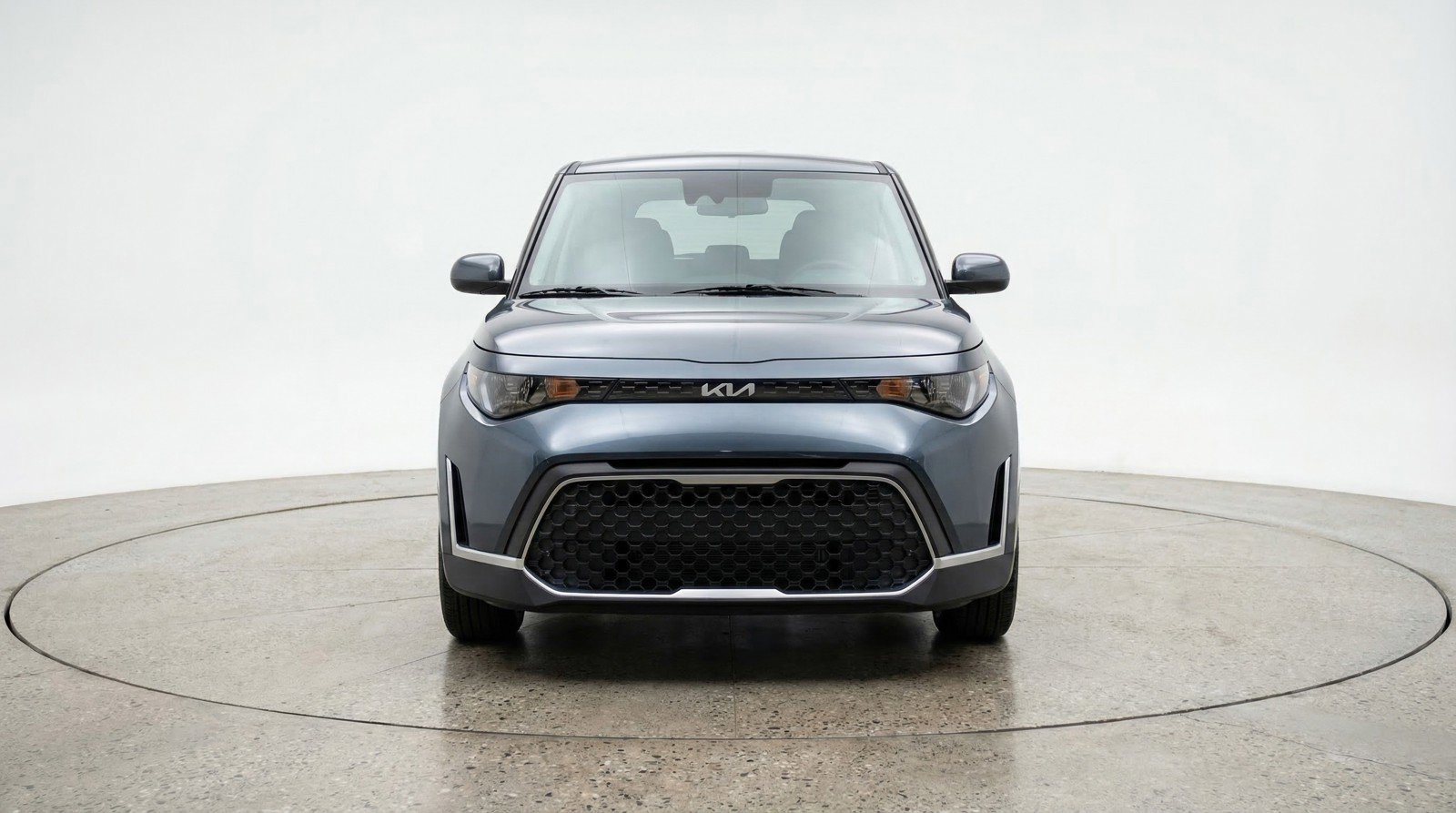 Used 2025 Kia Soul LX w/ LX Technology Package FWD image 2