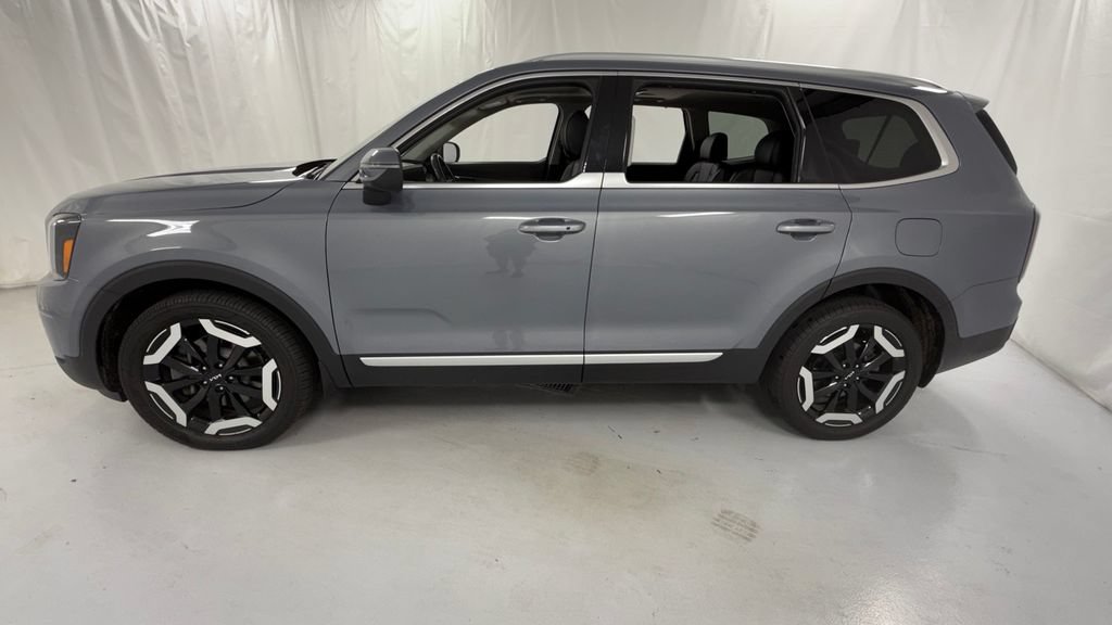 Used 2023 Kia Telluride EX w/ EX Captain's Chair Package AWD/4WD image 6