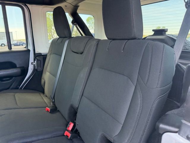 Used 2018 Jeep Wrangler Unlimited Sahara w/ Cold Weather Group image 13