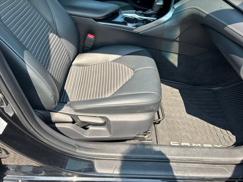 Used 2018 Toyota Camry SE w/ Moonroof Package FWD image 36