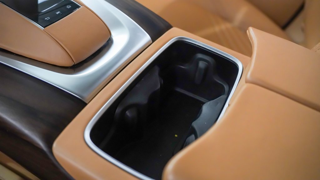 Used 2021 Aston Martin DBX image 33