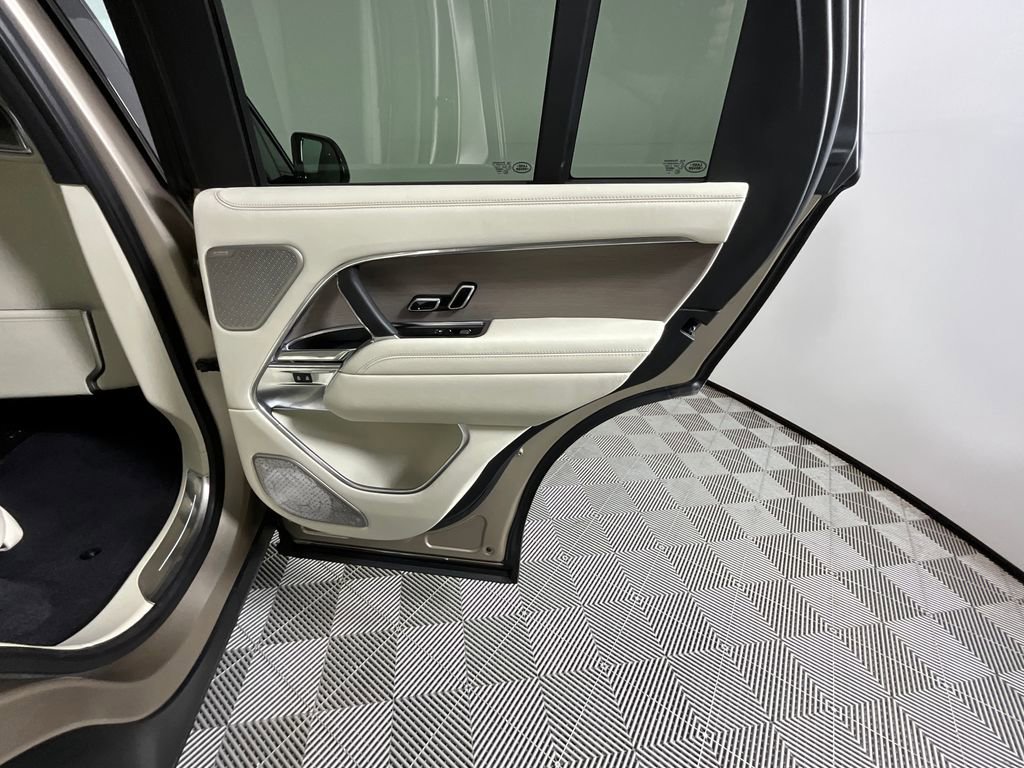 Used 2022 Land Rover Range Rover First Edition AWD/4WD image 24