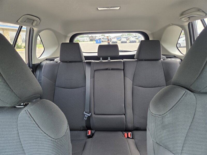 Used 2021 Toyota RAV4 LE AWD/4WD image 22