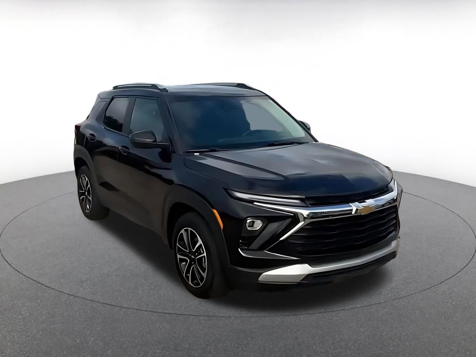 Used 2025 Chevrolet TrailBlazer LT FWD image 3