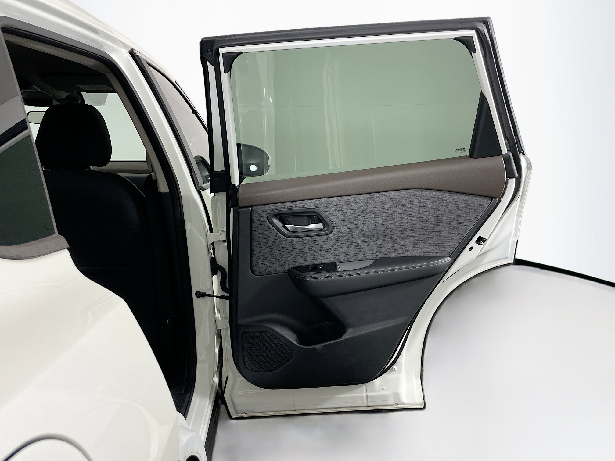 Used 2023 Nissan Rogue SV image 28