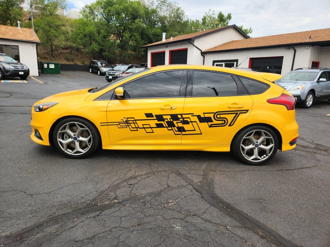 Used 2015 Ford Focus ST w/ Equipment Group 401A FWD image 8