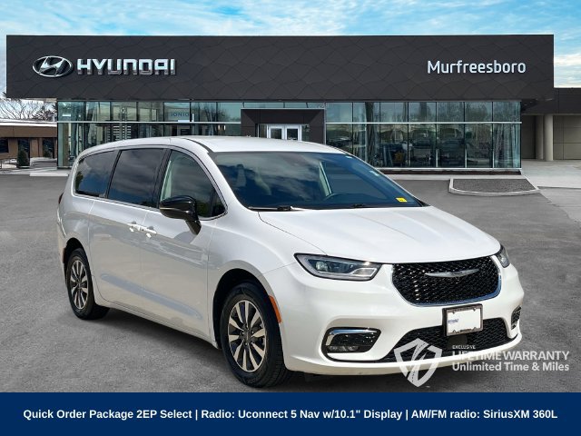 Used 2024 Chrysler Pacifica Limited FWD image 3