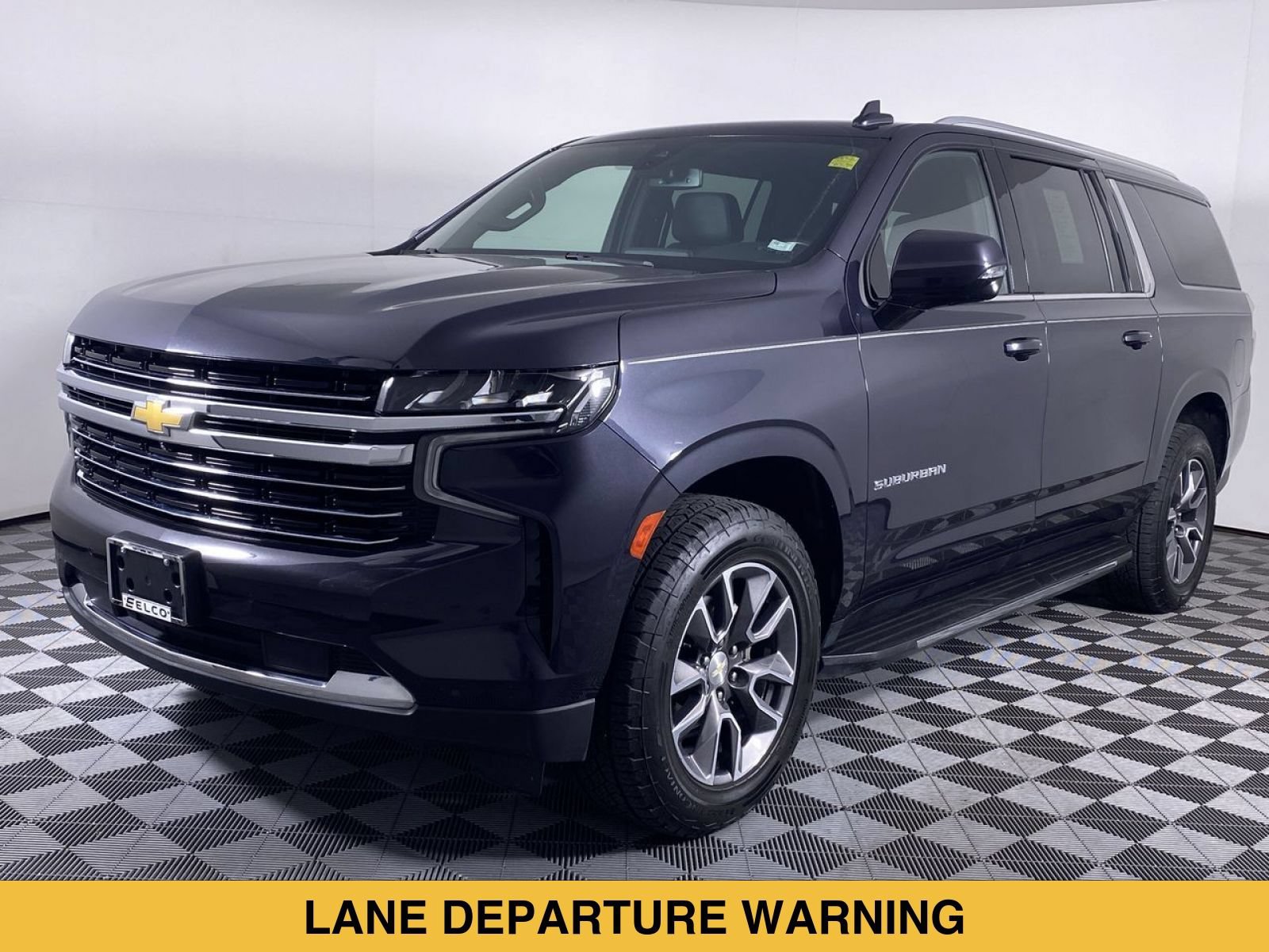 Certified 2022 Chevrolet Suburban LT w/ Luxury Package AWD/4WD image 17