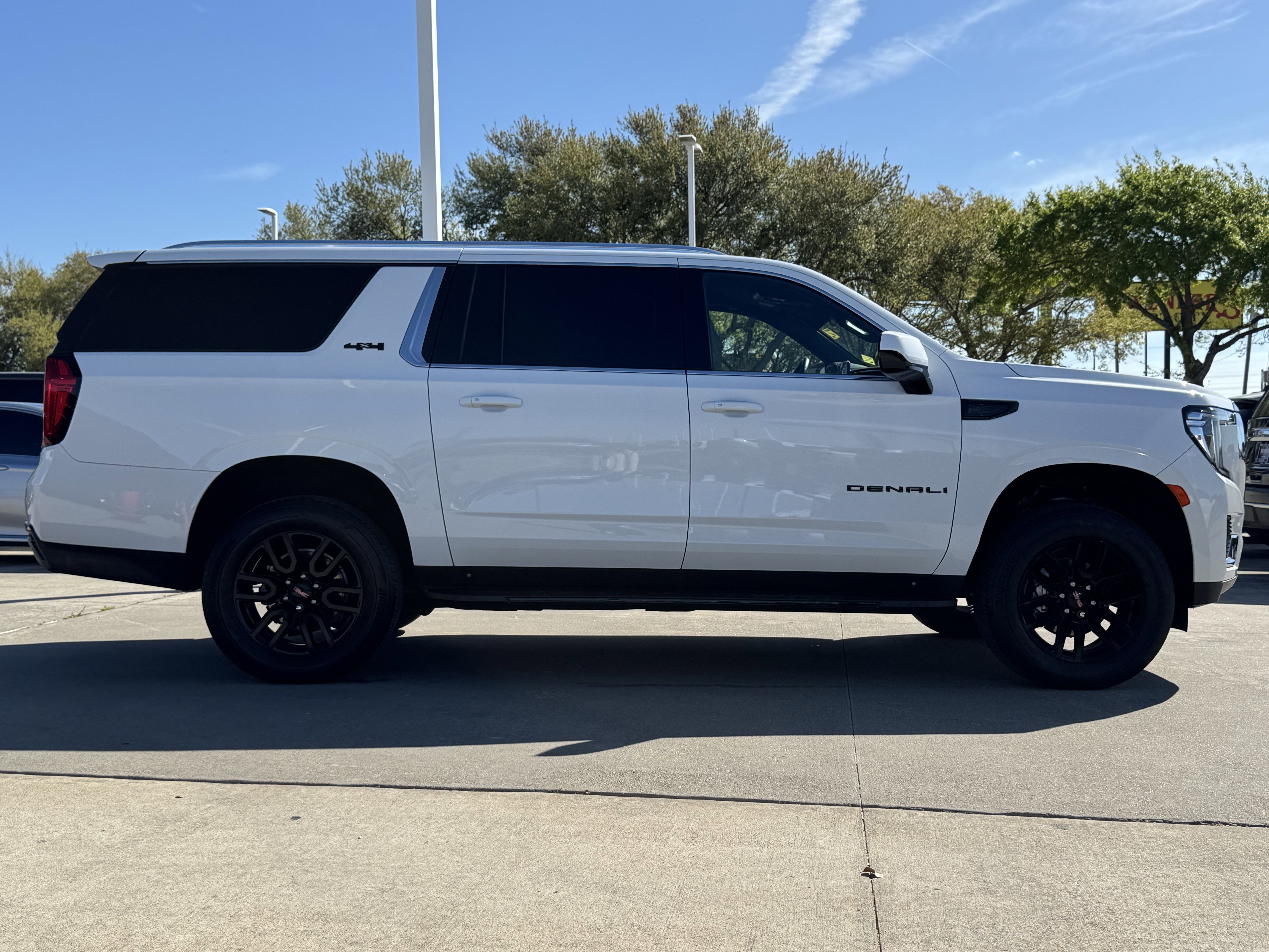 Used 2024 GMC Yukon XL SLE w/ Gmc Pro Safety Plus Package image 7