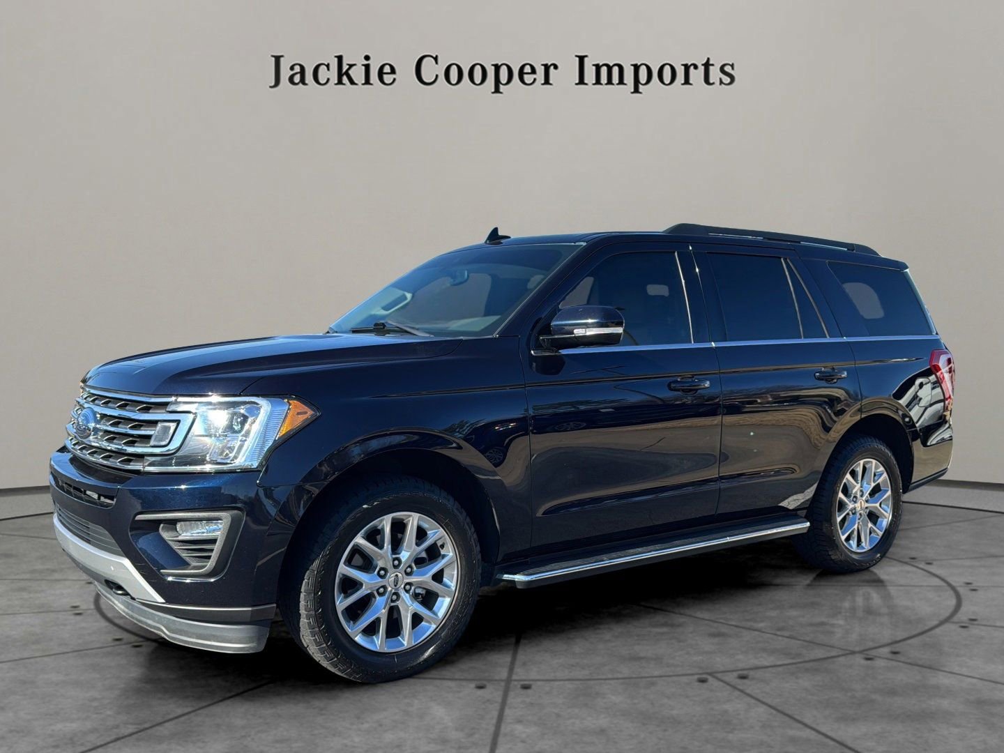 Used 2021 Ford Expedition XLT image 1