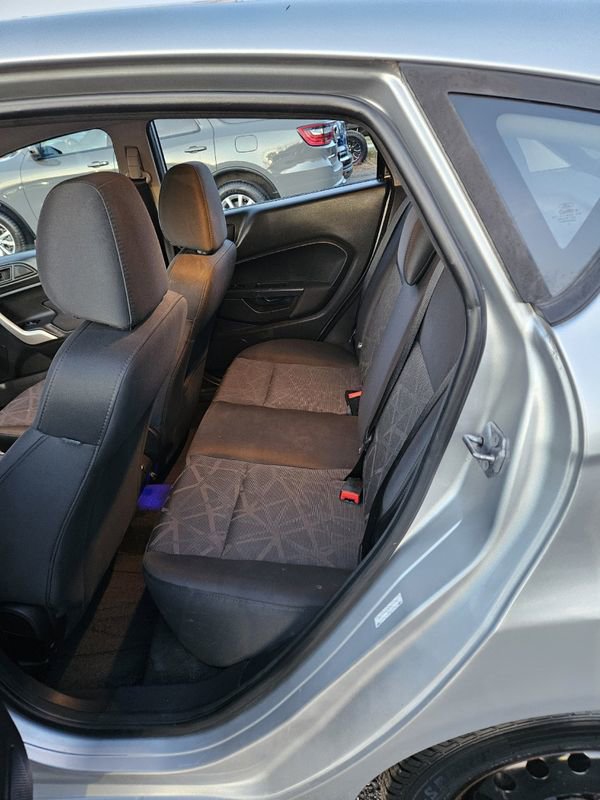 Used 2012 Ford Fiesta SE image 17