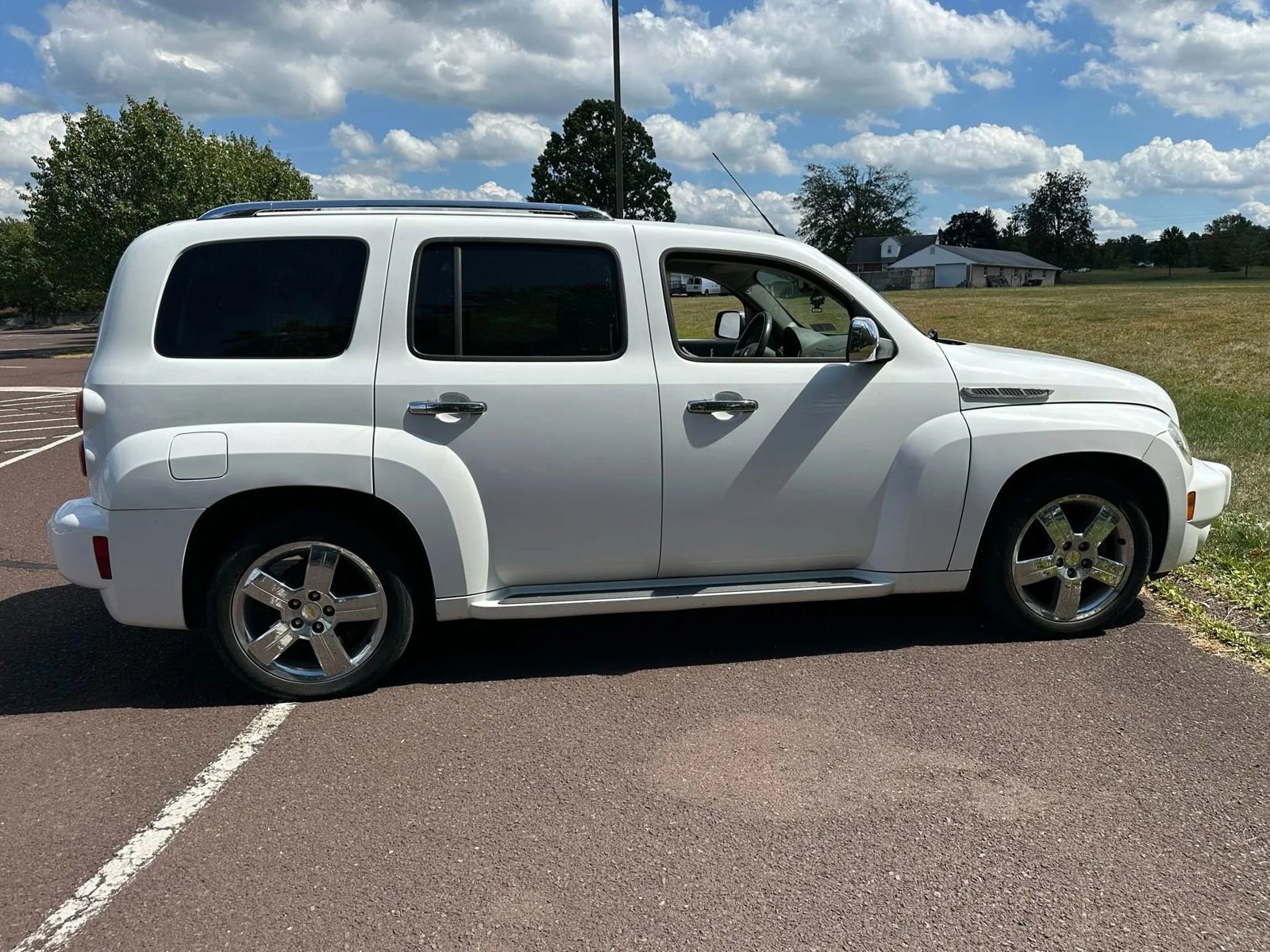 Used 2010 Chevrolet HHR LT w/ LT Preferred Equipment Group image 8