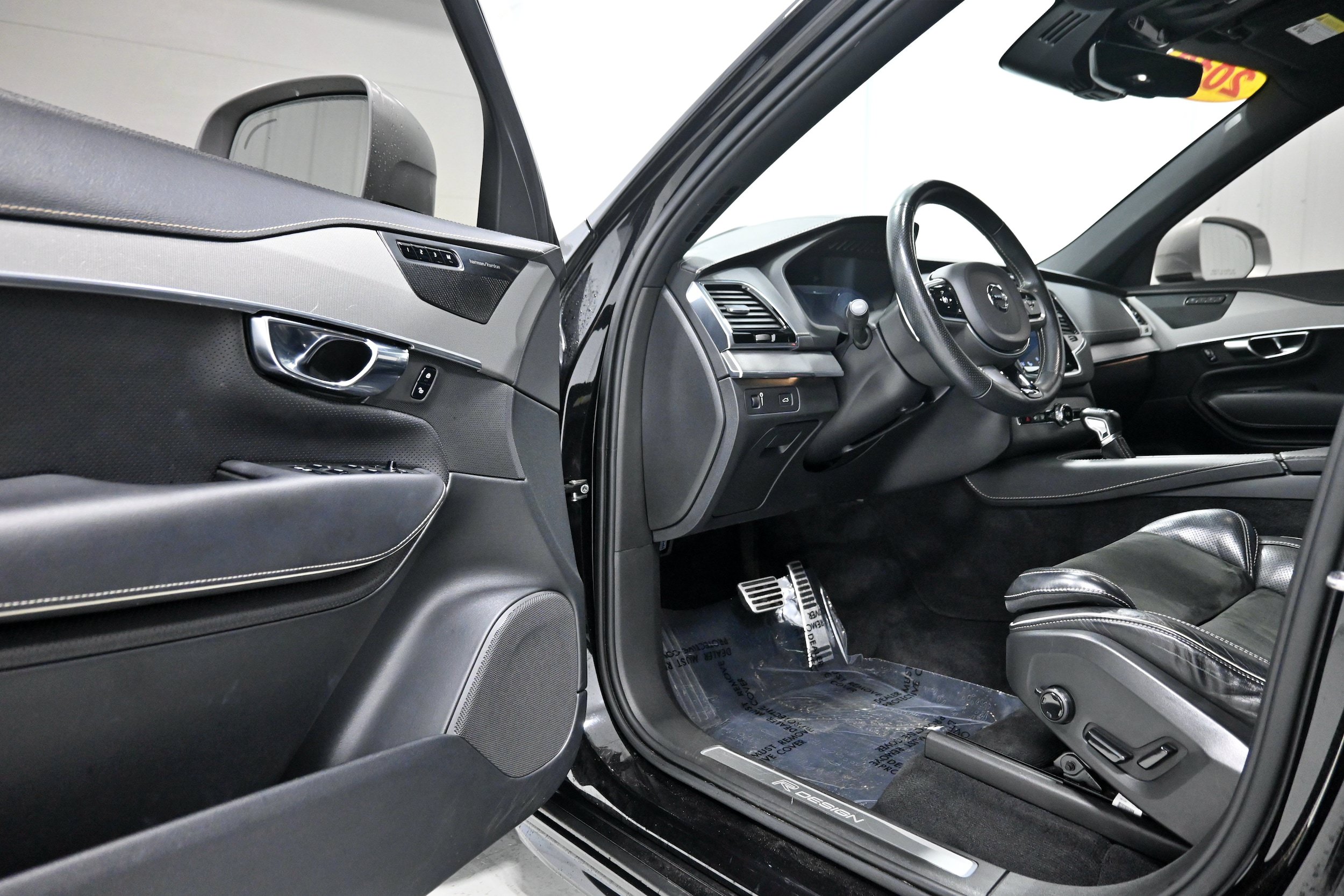 Used 2019 Volvo XC90 T6 R-Design w/ Advanced Package AWD/4WD image 4
