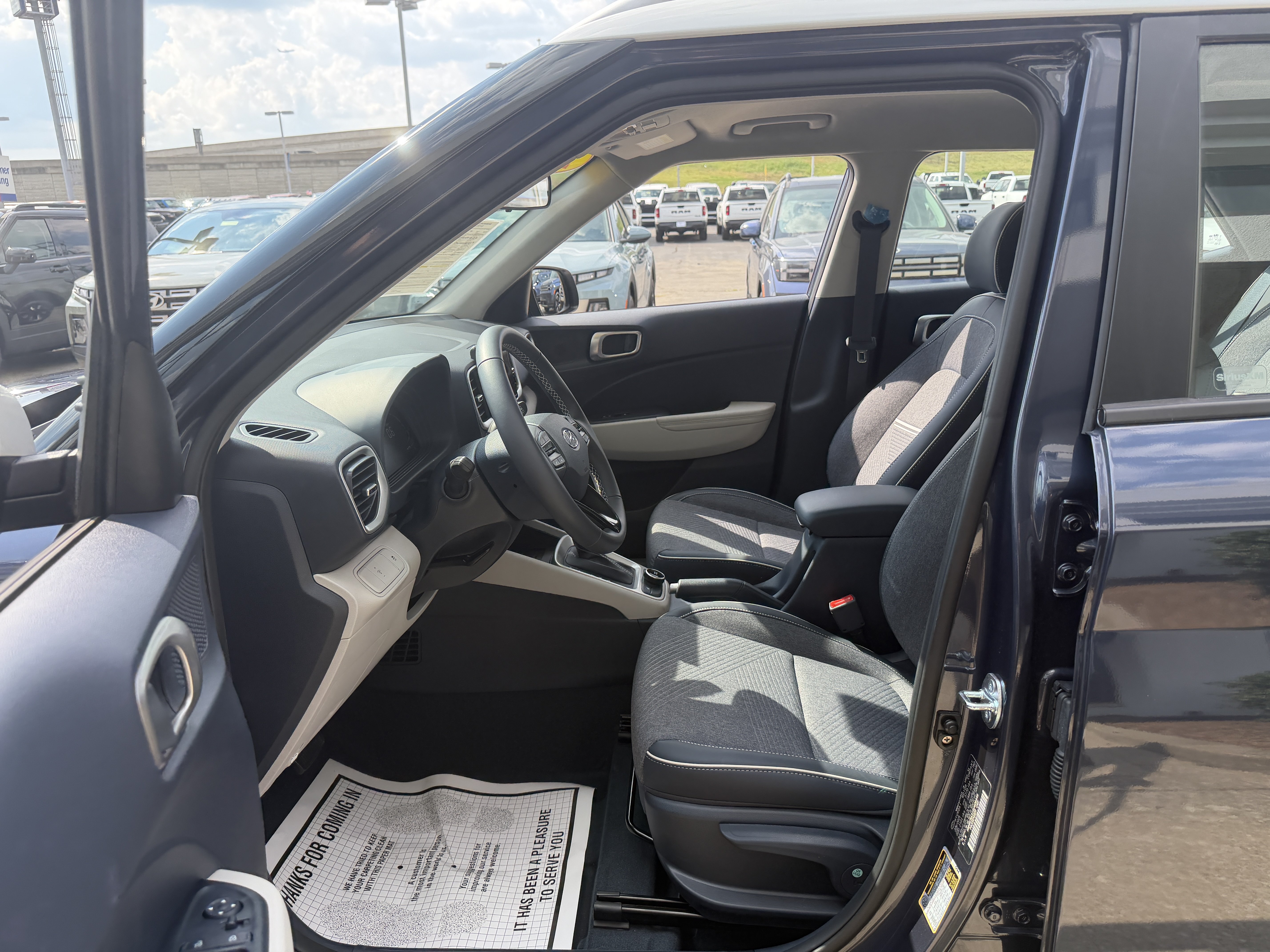 Certified 2025 Hyundai Venue Limited FWD image 28
