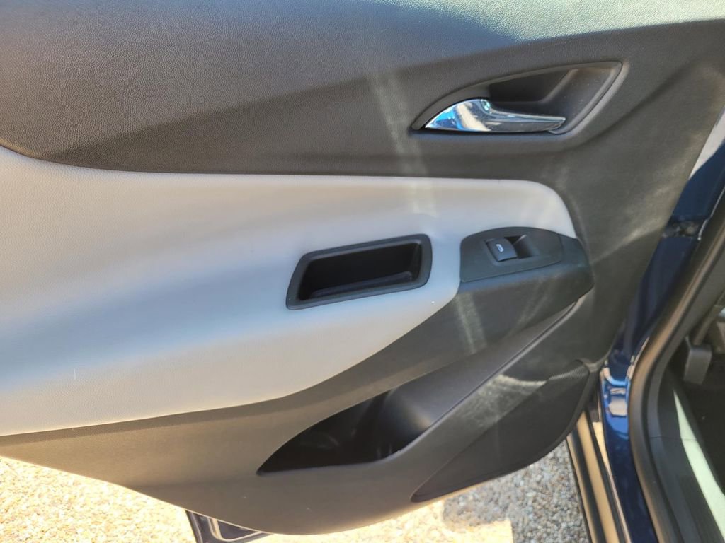 Used 2022 Chevrolet Equinox LS image 16