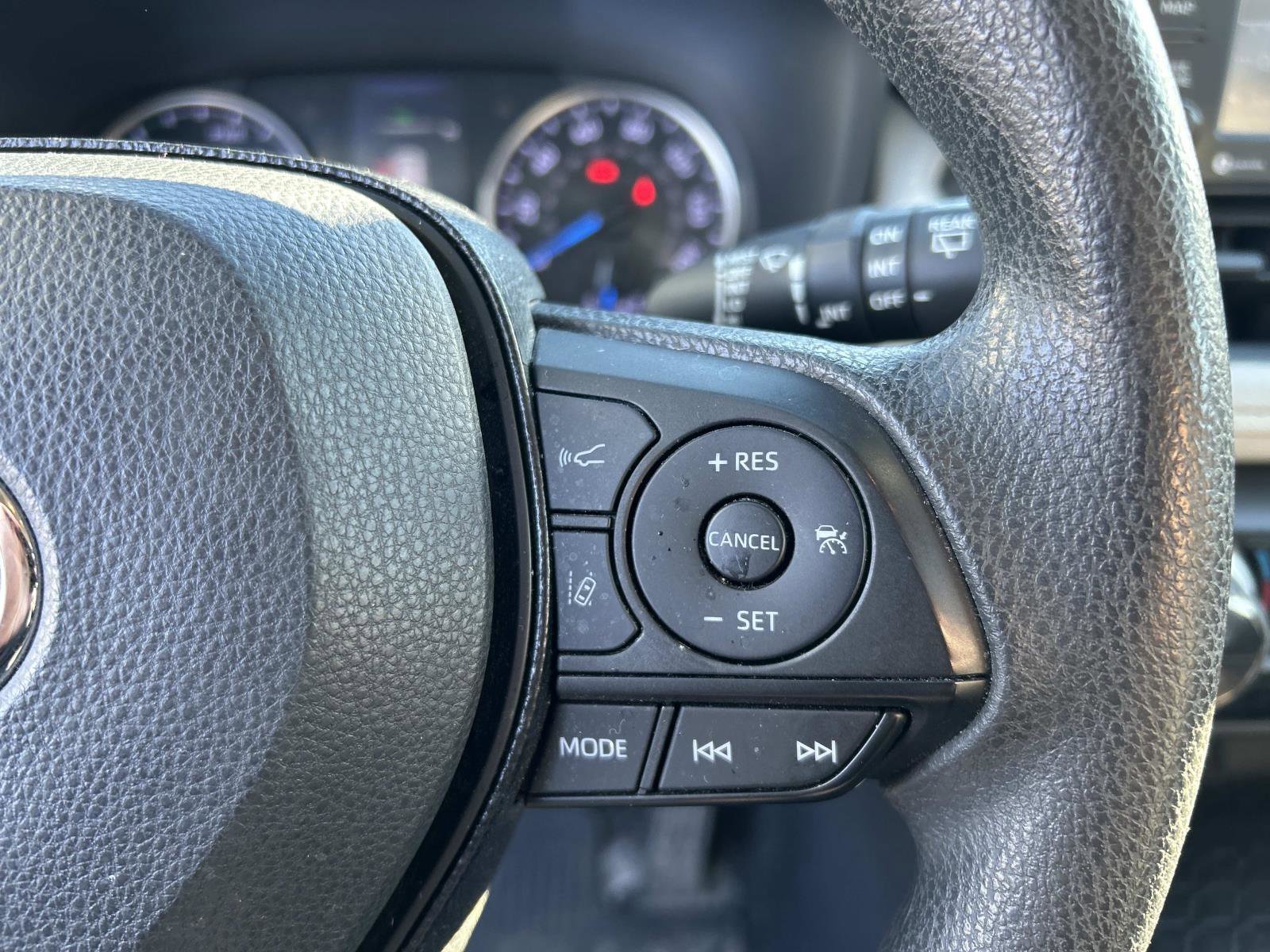 Used 2021 Toyota RAV4 XLE w/ Convenience Package image 17