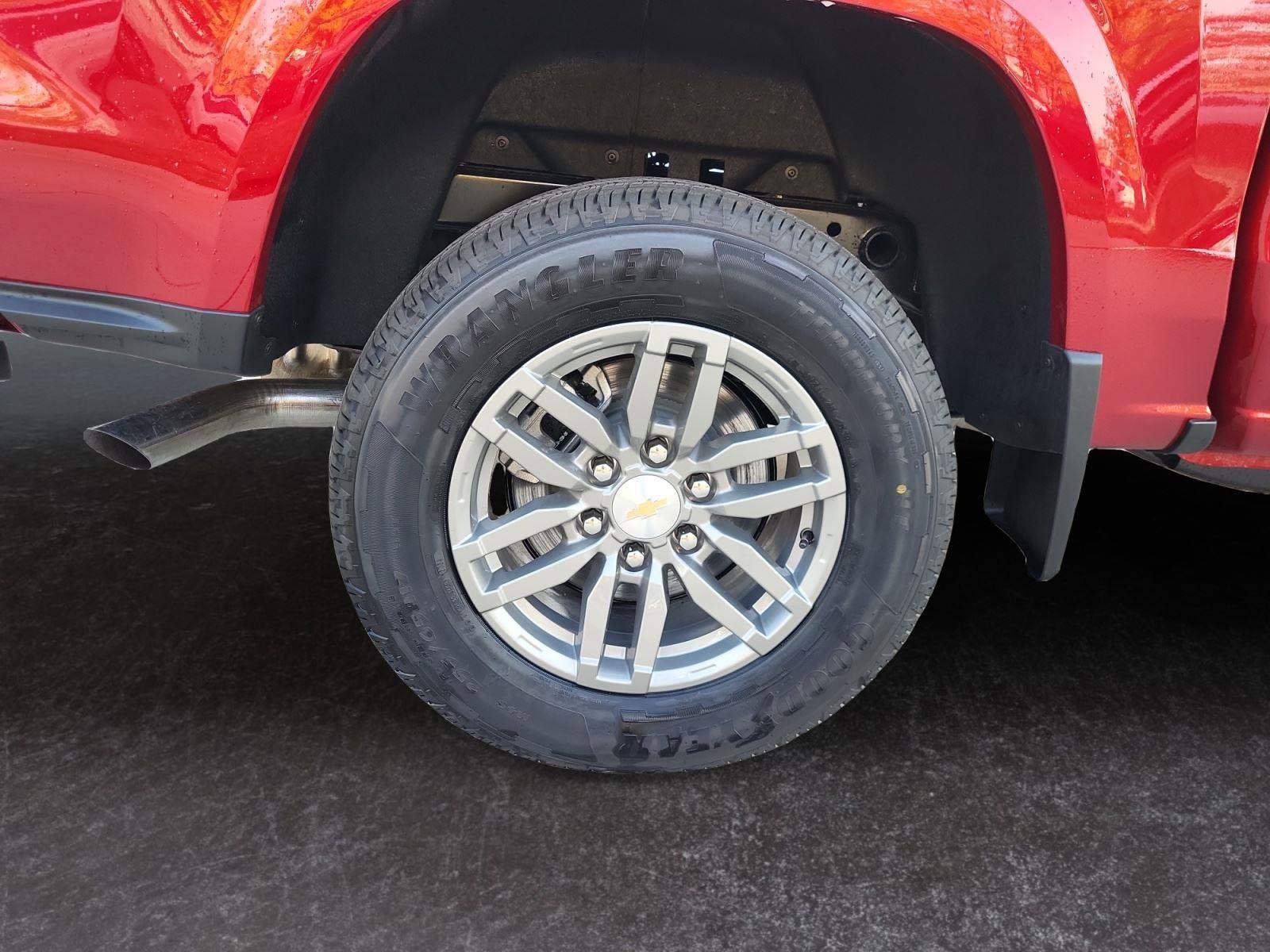 Used 2024 Chevrolet Colorado LT w/ LT Convenience Package II image 24