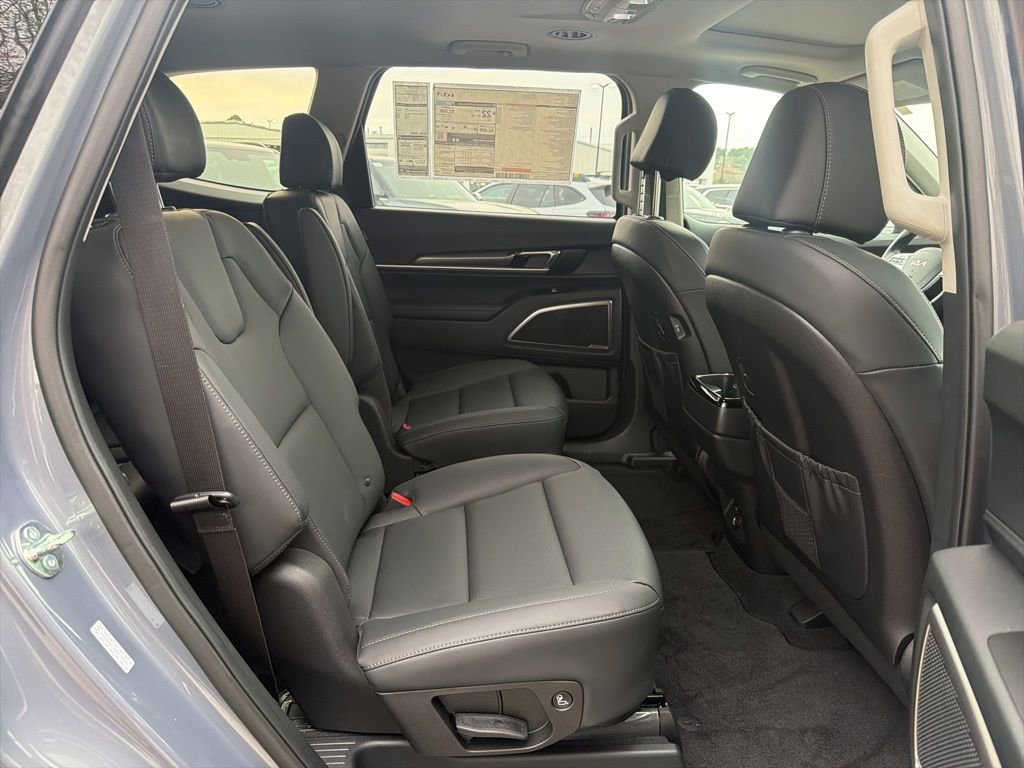 Certified 2025 Kia Telluride S image 30