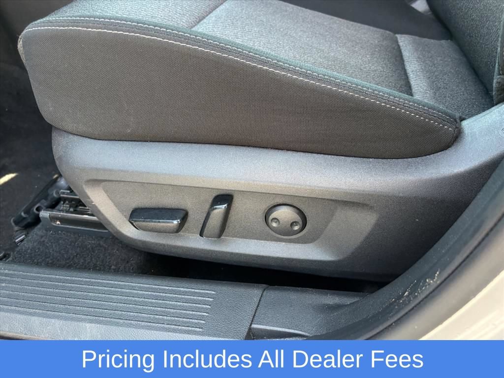 Used 2025 Nissan Rogue SV AWD/4WD image 17