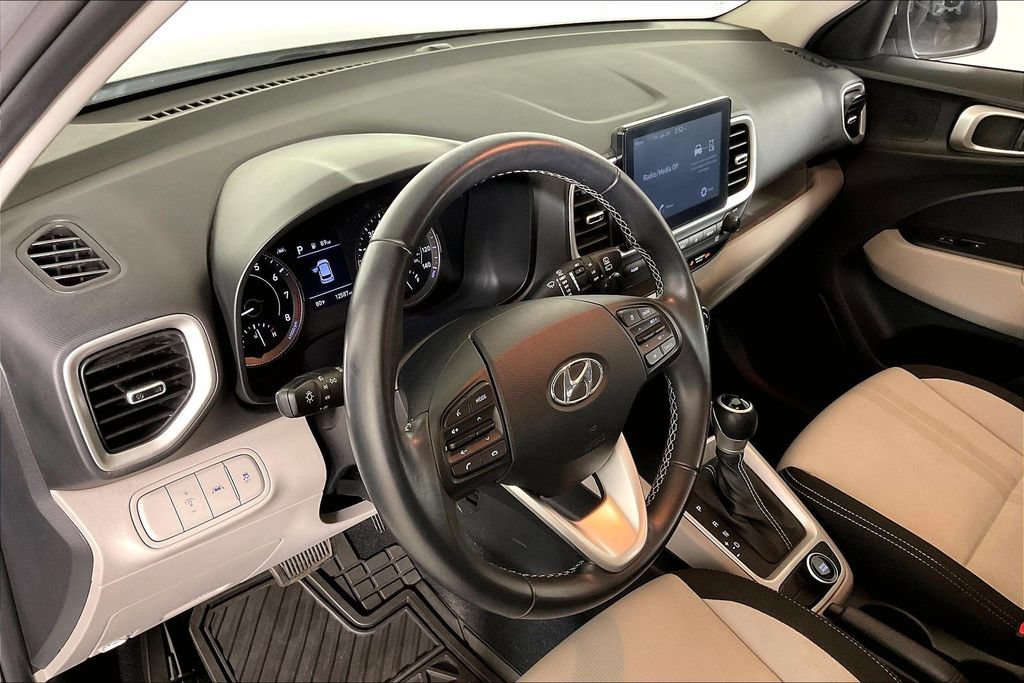 Used 2022 Hyundai Venue SEL FWD image 14