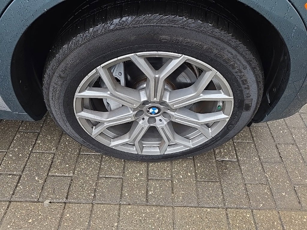 Used 2023 BMW X7 xDrive40i w/ Premium Package image 11