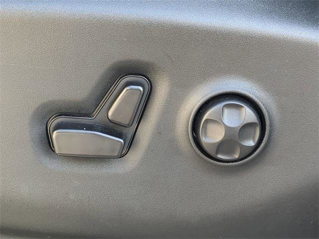 Certified 2024 Chrysler Pacifica Limited image 24