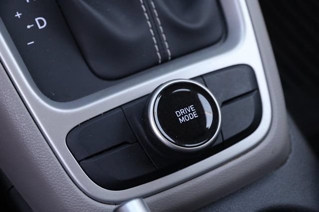 Used 2025 Hyundai Venue SEL FWD image 20