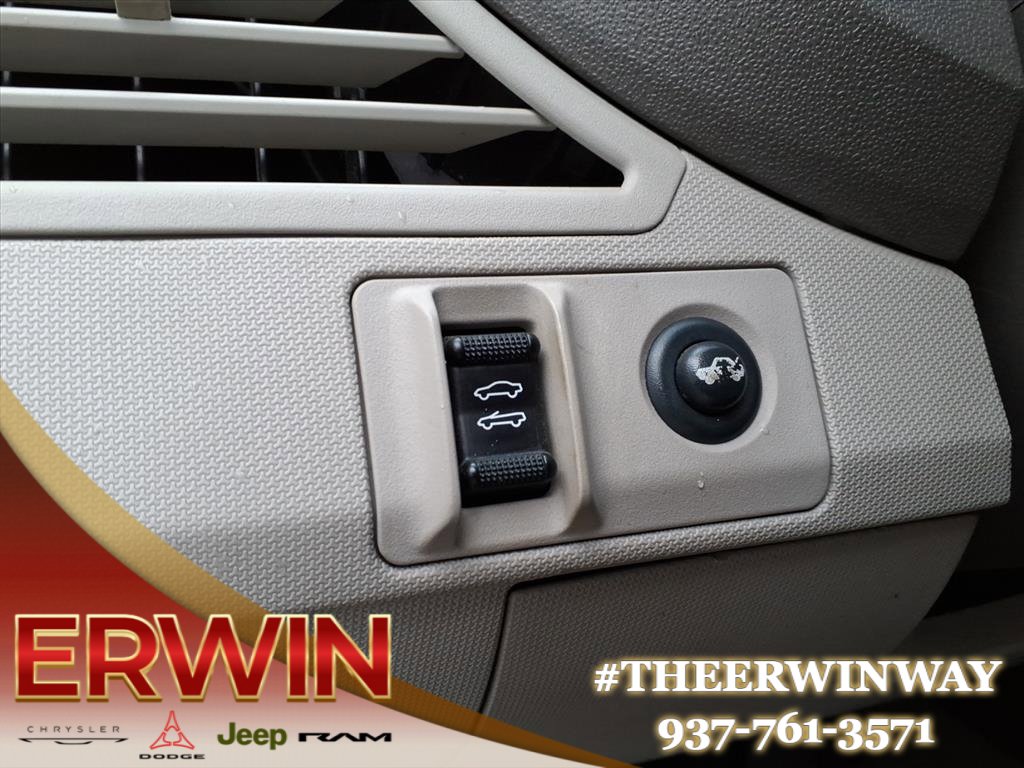 Used 2009 Chrysler Sebring Touring w/ Special Touring Group image 15