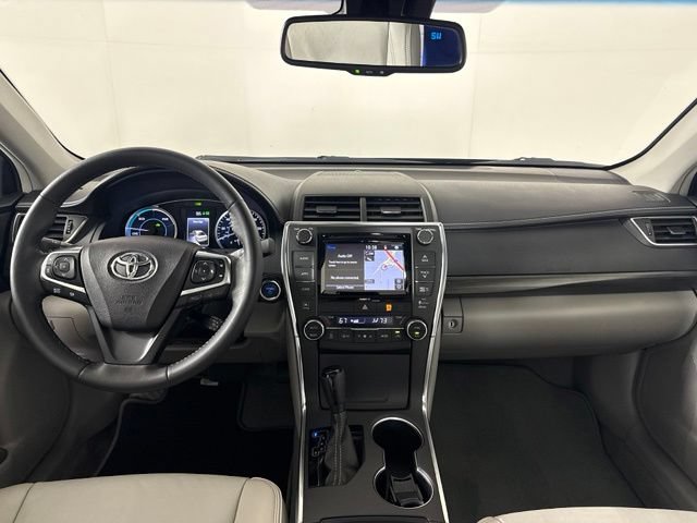 Used 2017 Toyota Camry XLE w/ Moonroof Package FWD image 32