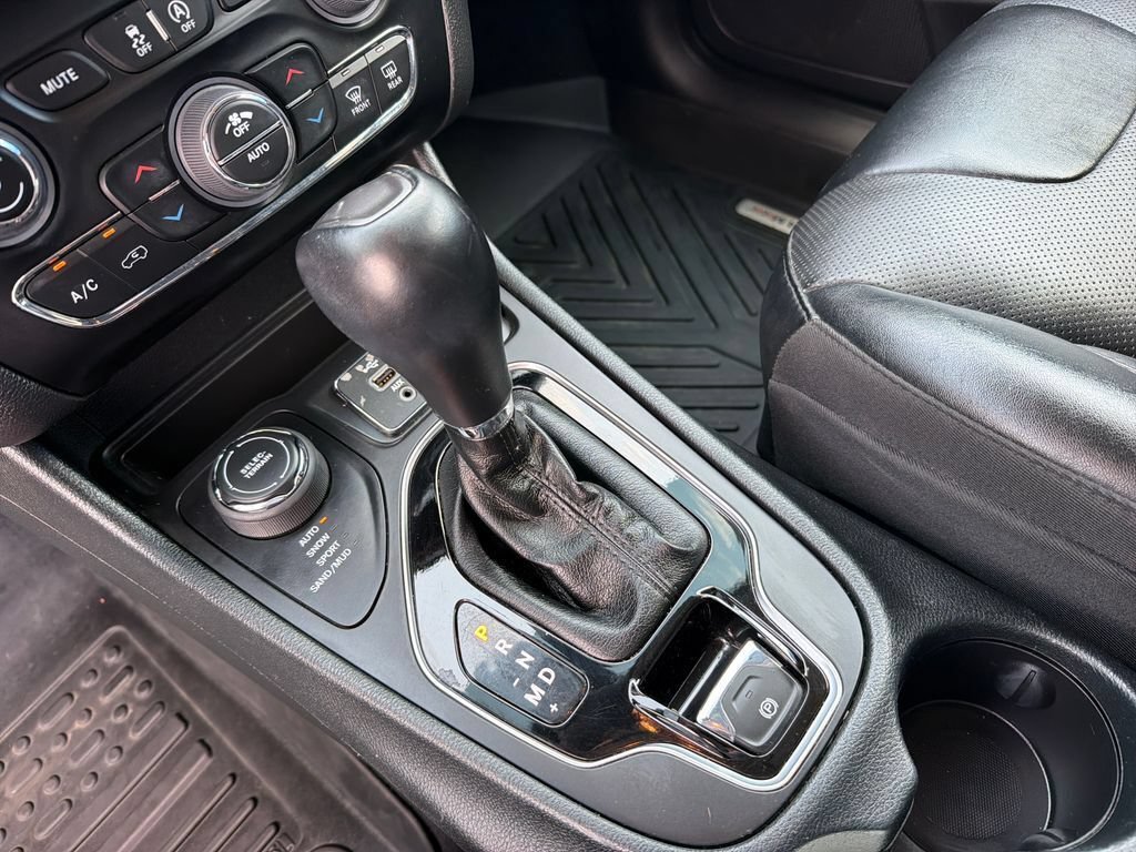 Used 2023 Jeep Cherokee Altitude Lux AWD/4WD image 24