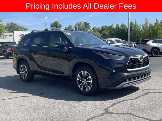 Used 2021 Toyota Highlander XLE AWD/4WD image 7