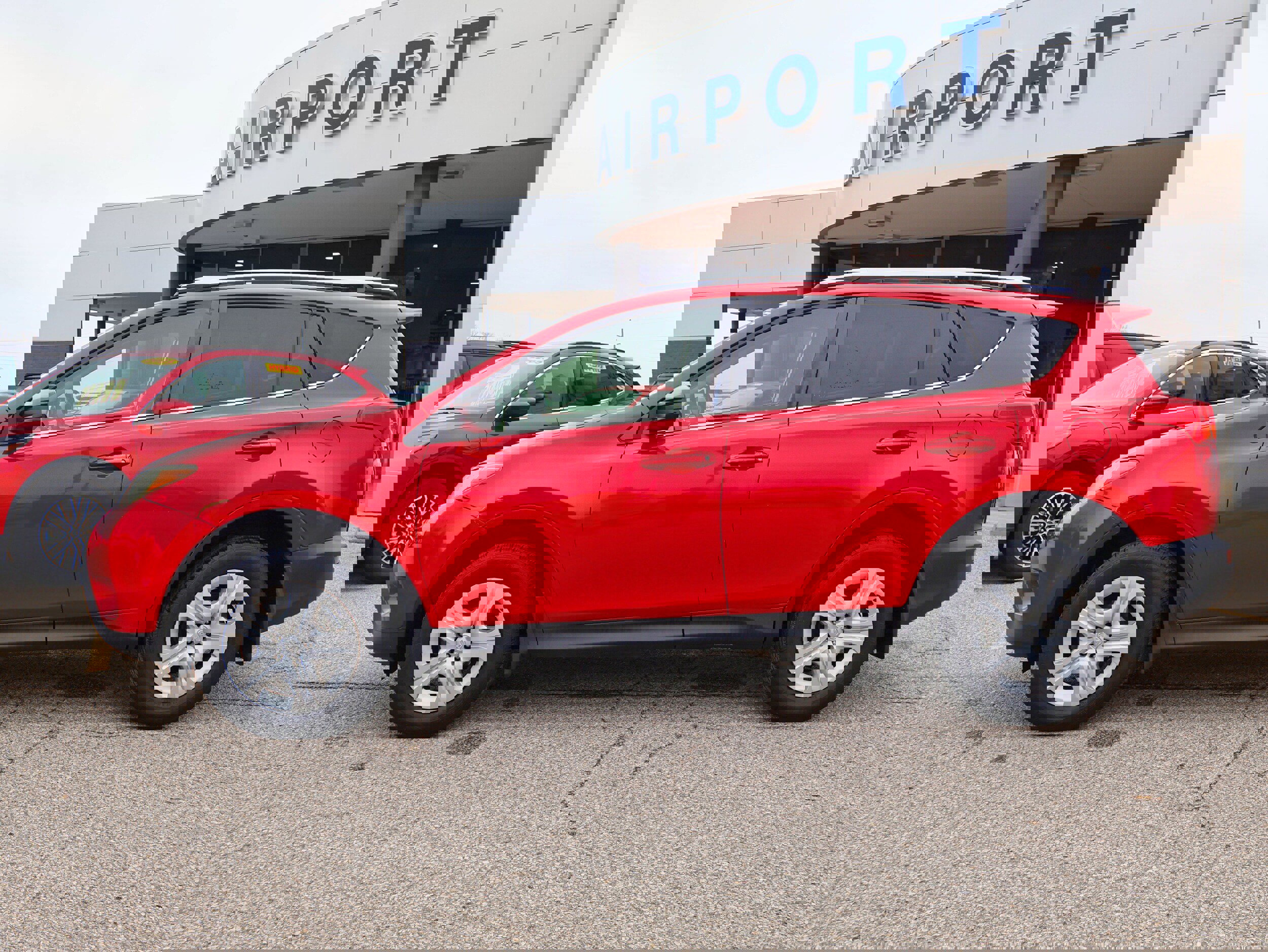 Used 2014 Toyota RAV4 LE image 2
