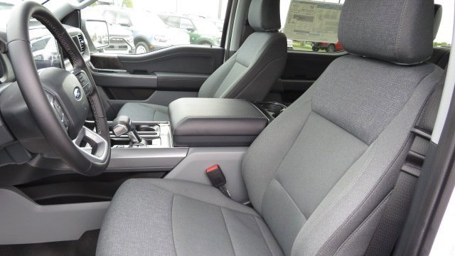 New 2025 Ford F150 Lightning XLT image 4